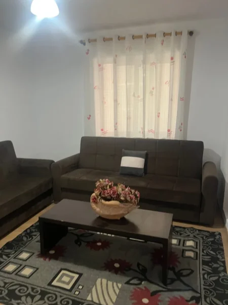 Tirane, jepet me qera apartament 2+1 Kati 1, 90 m² 400 € (Kompleksi Malajzian)