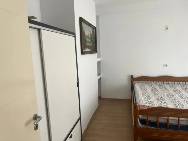 Tirane, jepet me qera apartament 2+1 Kati 1, 90 m² 400 € (Kompleksi Malajzian)