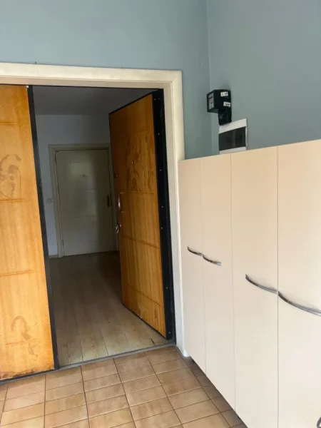 Tirane, jepet me qera apartament 2+1 Kati 1, 90 m² 400 € (Kompleksi Malajzian)