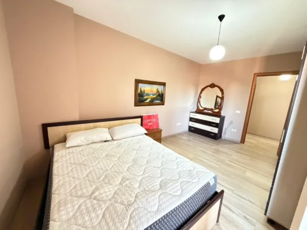 Tirane, jepet me qera apartament 1+1+Ballkon Kati 4, 65 m² 530 € (KARL GEGA)