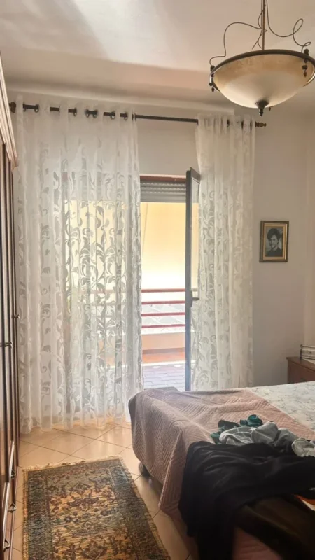 Tirane, jepet me qera apartament 2+1 Kati 5, 90 m² 700 € (Rruga E Kavajes)