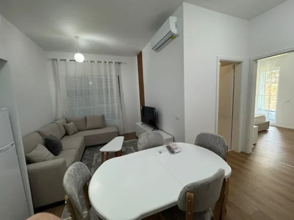 Tirane, jepet me qera apartament 1+1+Ballkon Kati 1, 65 m² 470 € (pasho hysa)