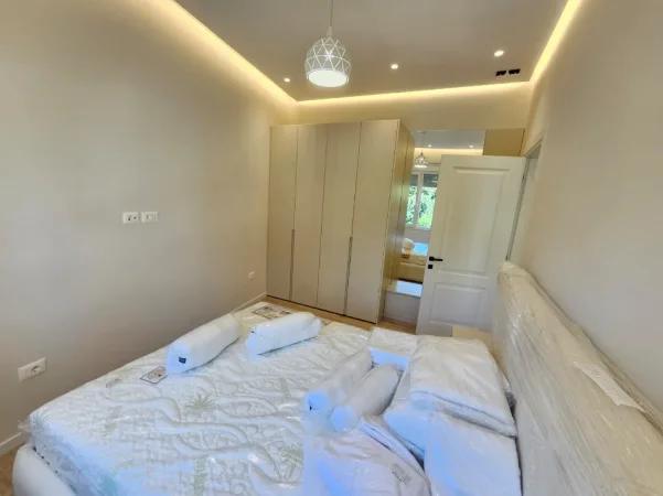 Tirane, jepet me qera apartament 1+1+Ballkon Kati 1, 55 m² 670 € (QENDER)