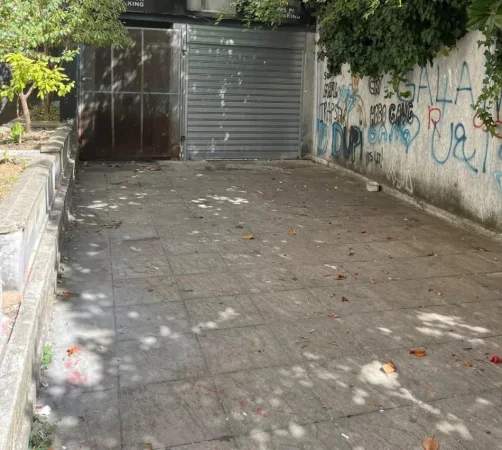 Tirane, jepet me qera magazine Kati 0, 30 m² 300 € (Kristal Center)