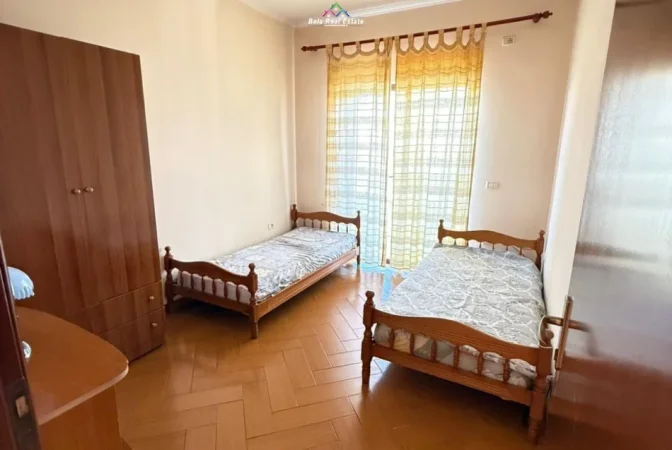Tirane, jepet me qera Vile 2+1 Kati 2, 505 m² 900 € (Rruga Kadri Prishtina)
