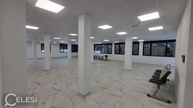 Tirane, jepet me qera ambjent biznesi Kati 2, 350 m² 3.000 € (TEG)