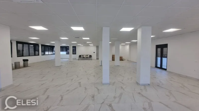 Tirane, jepet me qera ambjent biznesi Kati 2, 350 m² 3.000 € (TEG)