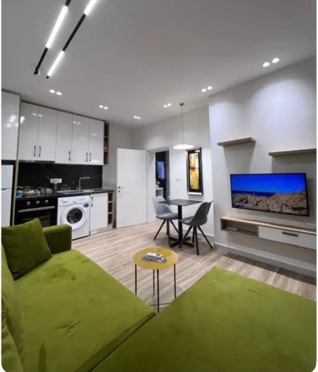 Tirane, jepet me qera apartament 1+1+Ballkon Kati 5, 50 m² 600 € (KOMUNA E PARISIT)