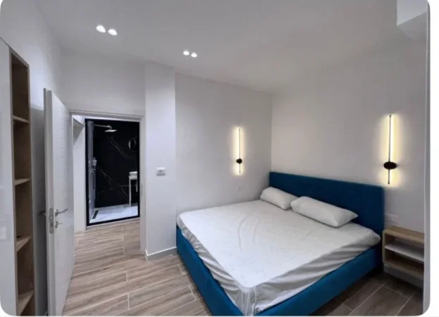 Tirane, jepet me qera apartament 1+1+Ballkon Kati 5, 50 m² 600 € (KOMUNA E PARISIT)