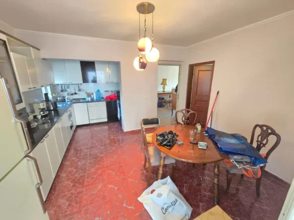 Tirane, shes apartament 2+1 Kati 5, 110 m² 206.000 € (Rruga e Kavajes)