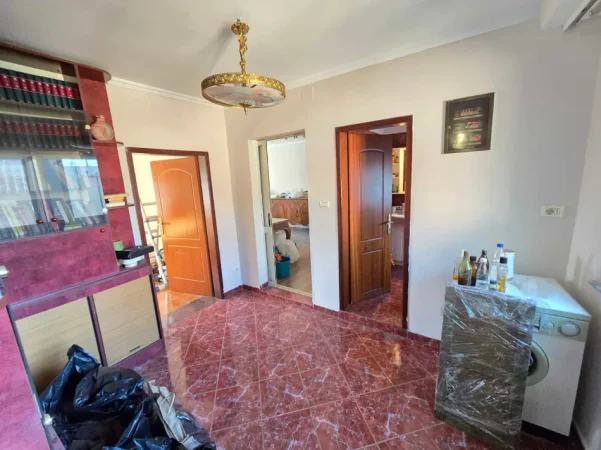 Tirane, shes apartament 2+1 Kati 5, 110 m² 206.000 € (Rruga e Kavajes)