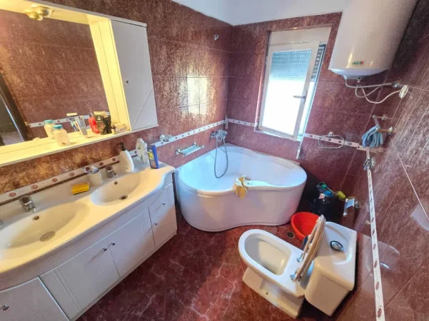 Tirane, shes apartament 2+1 Kati 5, 110 m² 206.000 € (Rruga e Kavajes)