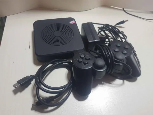 Lushnje, shes Play Station Box Game "Pandora 3D " me 8 mij lojra. Çmimi 50 mij lek te vjetra. ( lexoni te dhenat )