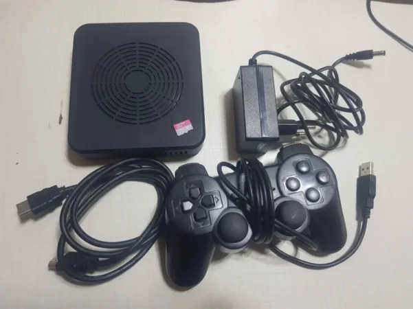 Lushnje, shes Play Station Box Game "Pandora 3D " me 8 mij lojra. Çmimi 50 mij lek te vjetra. ( lexoni te dhenat )