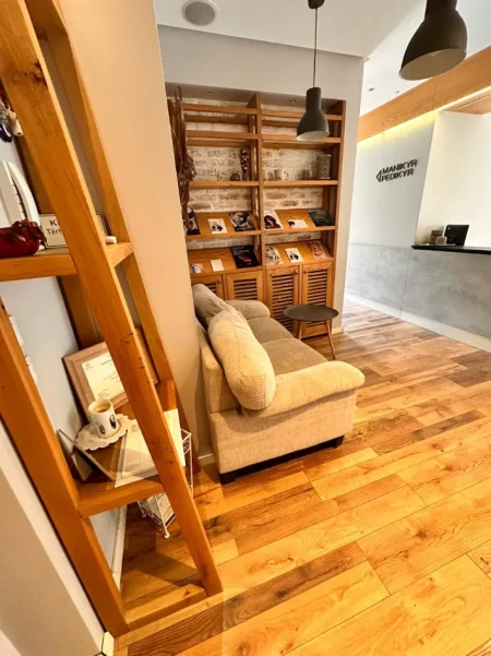 Tirane, jepet me qera dyqan Kati 2, 100 m² 1.500 € (Rruga Don Bosko)