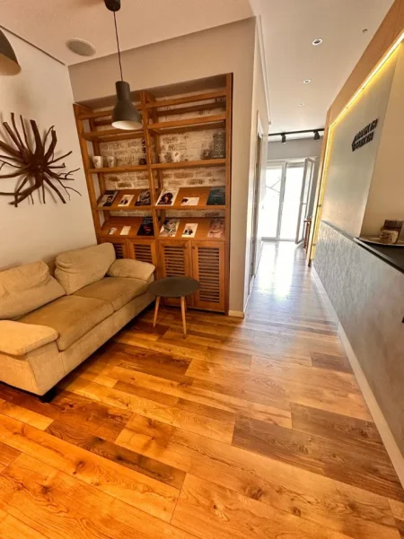 Tirane, jepet me qera dyqan Kati 2, 100 m² 1.500 € (Rruga Don Bosko)