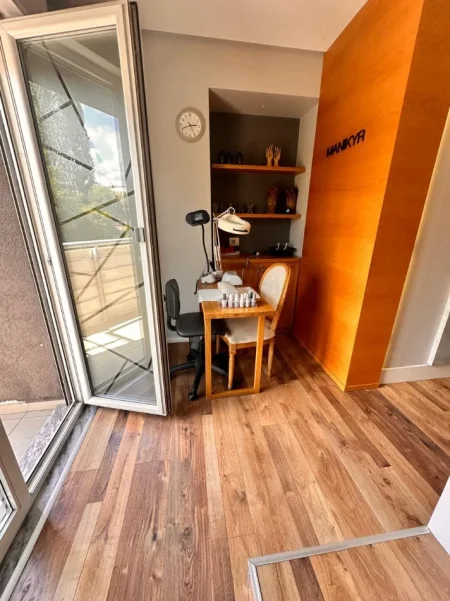 Tirane, jepet me qera dyqan Kati 2, 100 m² 1.500 € (Rruga Don Bosko)