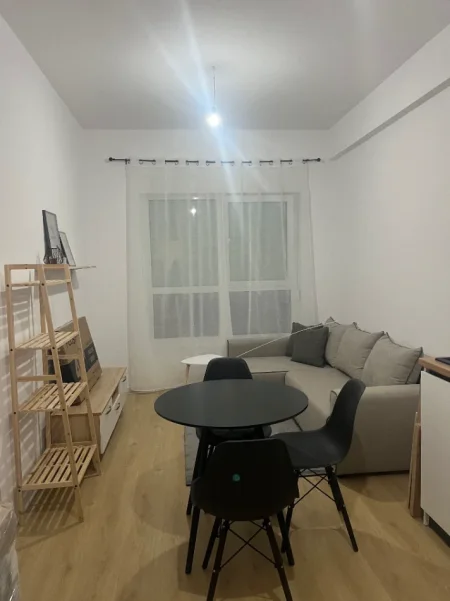 Tirane, jepet me qera apartament 1+1+Ballkon Kati 3, 50 m² 420 € (pasho hysa)