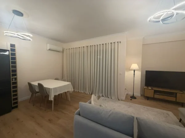 Tirane, jepet me qera apartament 2+1 Kati 3, 90 m² 1.100 € (KOMPLEKSI DELIJORGJI)