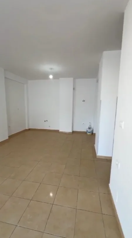 Shqiperi, shitet 1+1 Kati 7, 125.000 € 