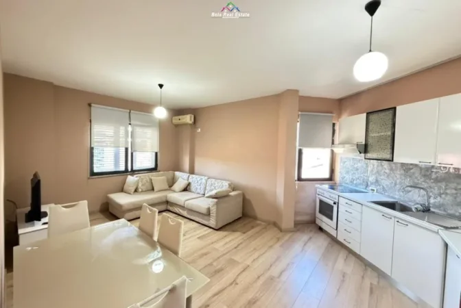 Tirane, jepet me qera apartament 1+1 Kati 4, 65 m² 530 € (Rruga Reshit Petrela)