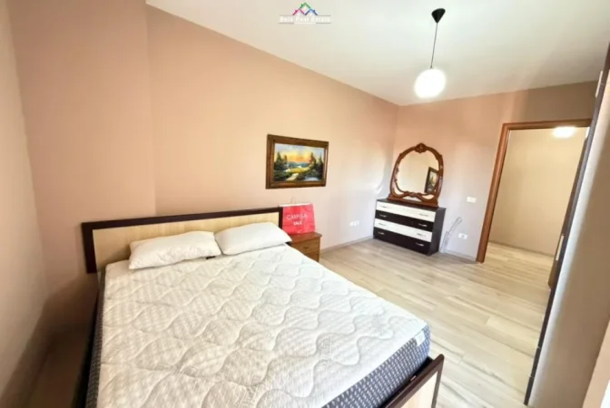 Tirane, jepet me qera apartament 1+1 Kati 4, 65 m² 530 € (Rruga Reshit Petrela)