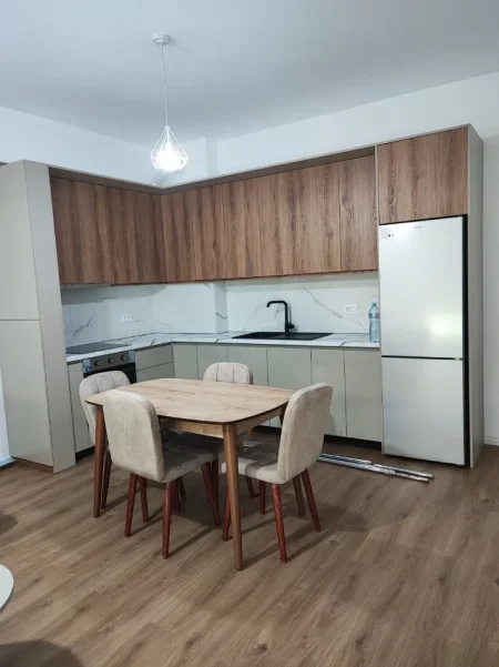 Tirane, jepet me qera apartament 2+1 Kati 4, 100 m² 520 € (Rruga Pasho Hysa)