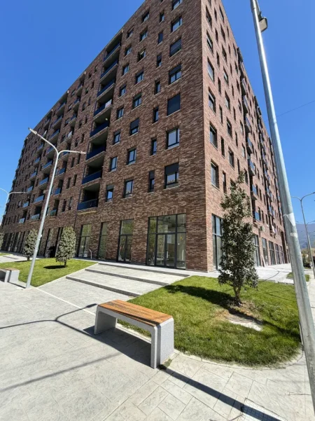 Tirane, jepet me qera ambjent biznesi Kati 0, 196 m² 3.500 € (5 Maji)