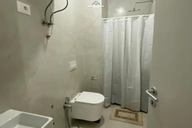 Tirane, jepet me qera apartament 1+1 Kati 3, 50 m² 420 € (Rruga Pasho Hysa)