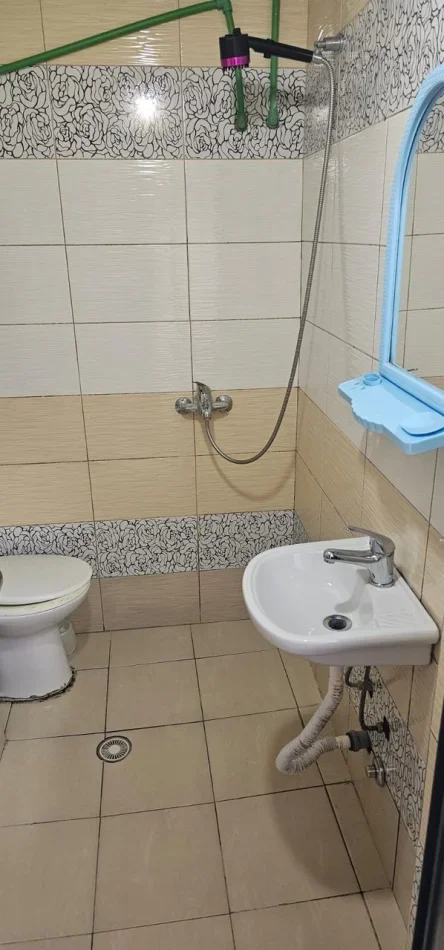 Tirane, jepet me qera apartament 1+1 Kati 1, 25 m² 170 € (Rruga Gramoz Pashko)