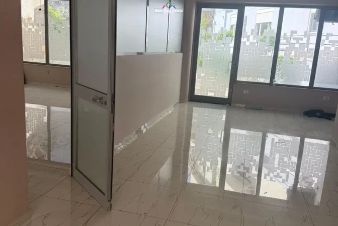Tirane, jepet me qera zyre Kati 0, 80 m² 1.260 € (Rruga e dibres)