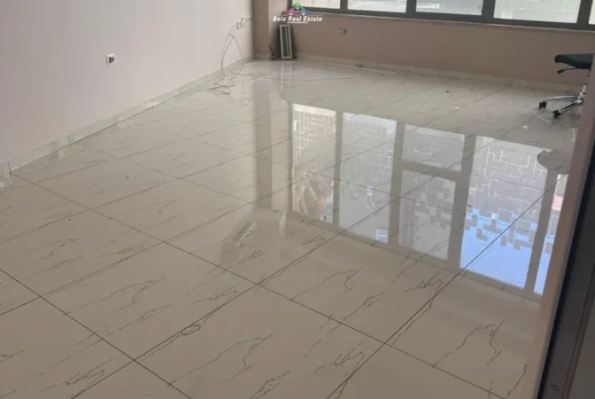 Tirane, jepet me qera zyre Kati 0, 80 m² 1.260 € (Rruga e dibres)