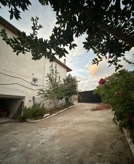 Tirane, jepet me qera apartament 1+1 Kati 1, 60 m² 400 € (Rruga E Elbasanit)