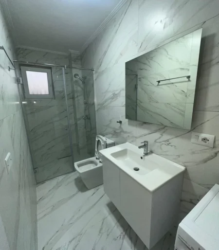 Tirane, jepet me qera apartament 1+1 Kati 1, 60 m² 400 € (Rruga E Elbasanit)