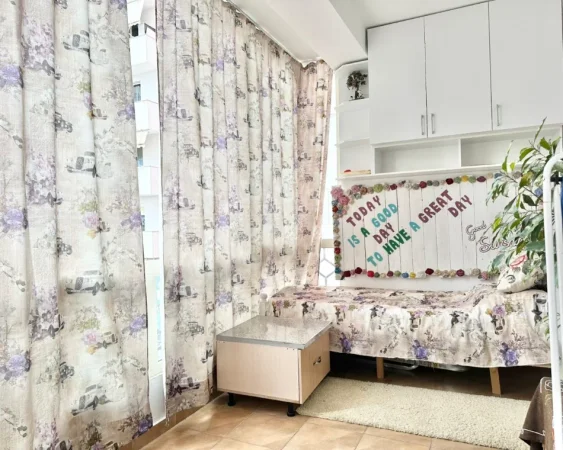 Tirane, jepet me qera apartament 2+1+Ballkon Kati 3, 85 m² 450 €