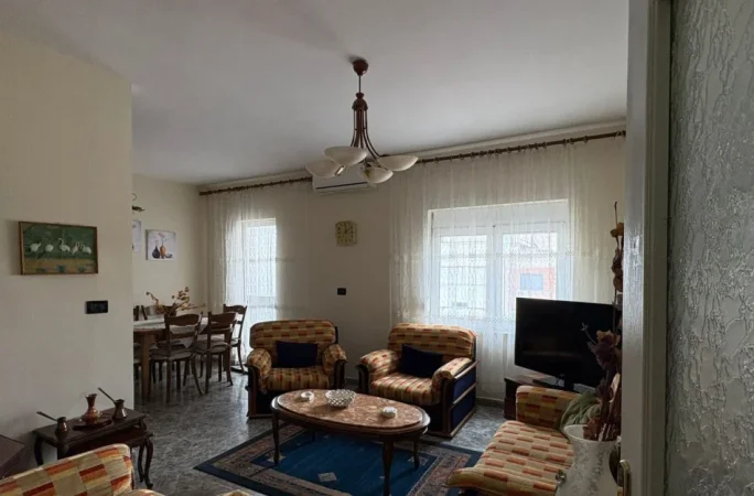 Tirane, jepet me qera apartament 2+1 Kati 5, 68 m² 600 € (Rruga E Elbasanit)