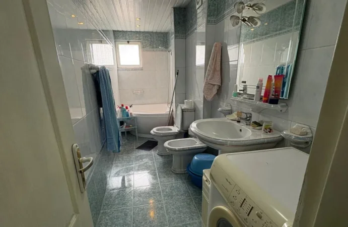 Tirane, jepet me qera apartament 2+1 Kati 5, 68 m² 600 € (Rruga E Elbasanit)