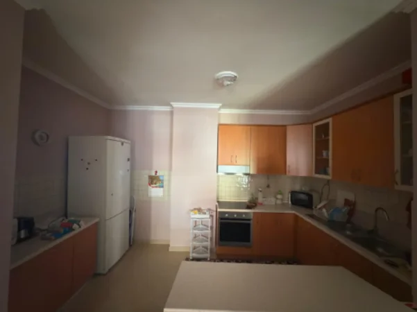 Shitet apartament 2+1+Ballkon Kati 4, 115 m² 220.000 € (Rruga riza cerova)