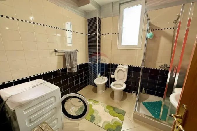 Tirane, shitet 3 Katshe , 300 m² 410.000 € (Sauk)