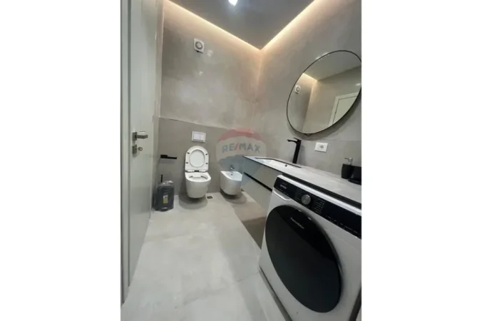 Tirane, jepet me qera 1+1 , 65 m² 700 € (Porcelan)
