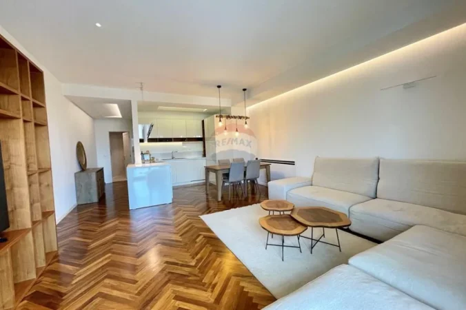 Tirane, jepet me qera 2+1 , 135 m² 2.100 € (Rruga Faik Konica)