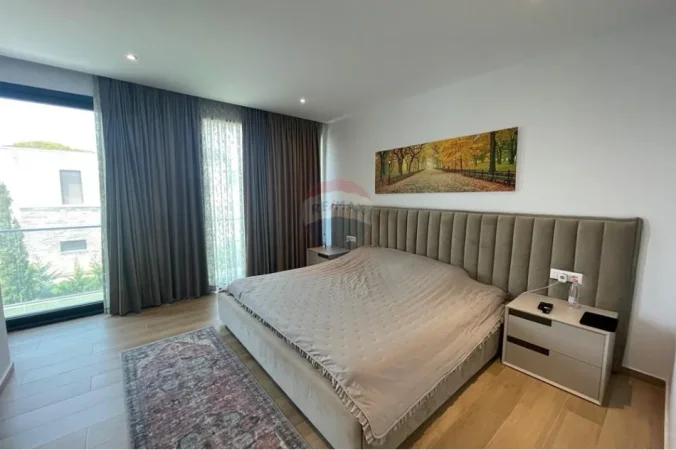 Durres, shitet 4+1 , 380 m² 1.200.000 € (Gjiri i Lalzit)