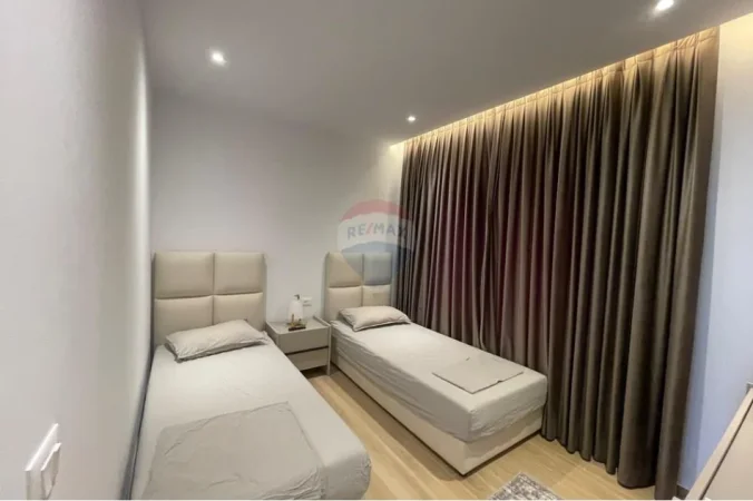 Durres, shitet 4+1 , 380 m² 1.200.000 € (Gjiri i Lalzit)