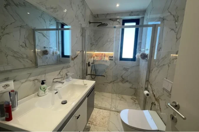 Durres, shitet 4+1 , 380 m² 1.200.000 € (Gjiri i Lalzit)