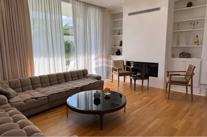 Tirane, shitet 3+1 , 302 m² 1.200.000 € (Vishnje)