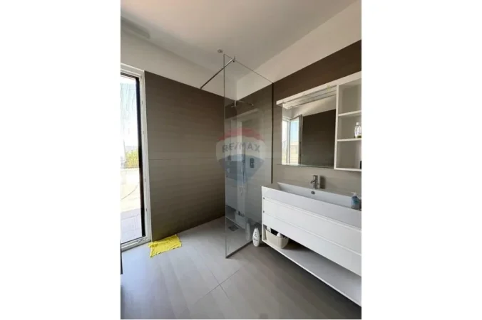 Tirane, shitet 3+1 , 302 m² 1.200.000 € (Vishnje)