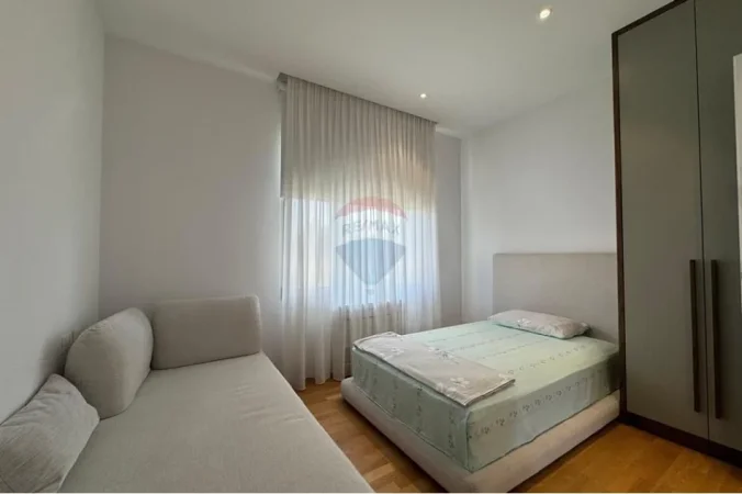 Tirane, shitet 3+1 , 302 m² 1.200.000 € (Vishnje)