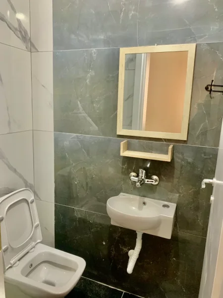 Elbasan, jepet me qera nga Pronari, pa-komision apartament 2+1+Ballkon Kati 8, 100 m² 360 €