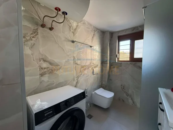 Tirane, jepet me qera apartament 2+1+Ballkon Kati 1, 66 m² 600 € (21 Dhjetori)