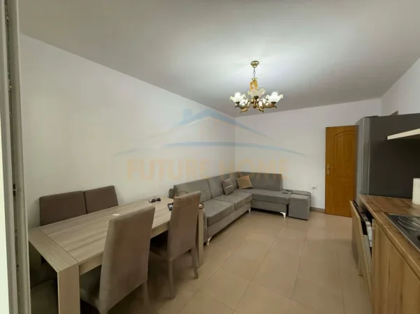Tirane, jepet me qera apartament 2+1+Ballkon Kati 1, 66 m² 600 € (21 Dhjetori)